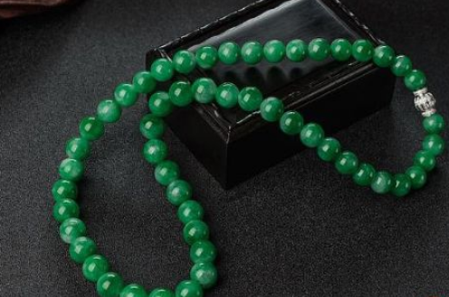 翡翠圆珠项链的市场多少钱是多少 哪一款的翡翠珠链保值