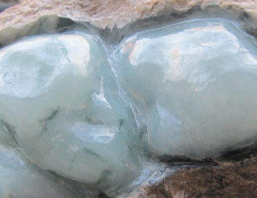 冰种翡翠原石每公斤多少钱价值如何 如何判断质量好的冰种翡翠
