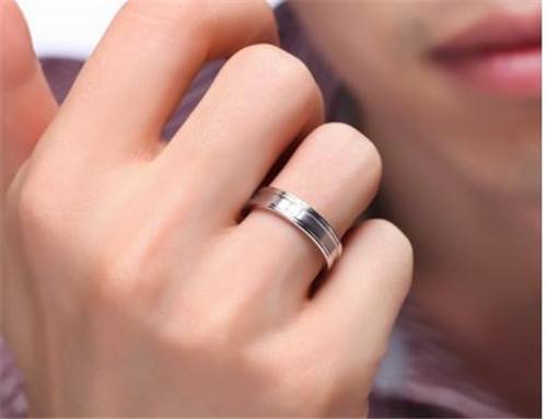 男士戒指戴法的含义有哪些 佩戴戒指如何搭配
