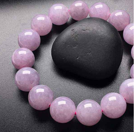 粉紫色的翡翠手串价值如何样 如何挑选到适合自己的翡翠手串