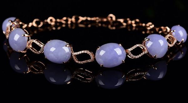 紫罗兰翡翠手链对人体有什么好处吗  紫罗兰翡翠手链寓意是什么