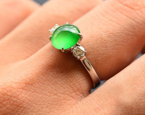 翡翠戒指怎样保养和清洁  翡翠戒指收藏方法和技巧