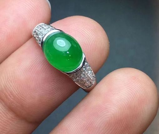 翡翠戒指怎样保养和清洁  翡翠戒指收藏方法和技巧