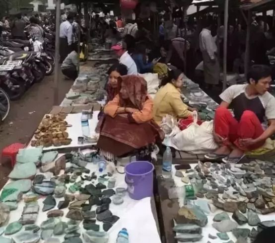 最大的翡翠交易市场是哪个 带你了解缅甸最大规模的翡翠交易市场