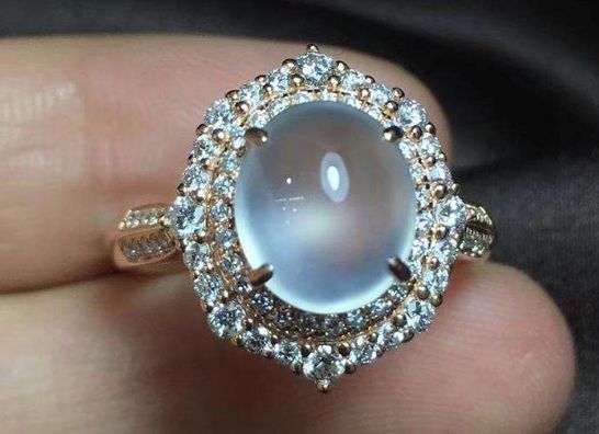翡翠戒指价格一般是多少  什么品种翡翠戒指最贵