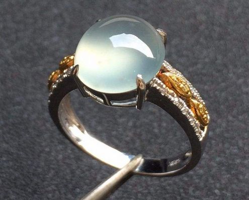 挑选冰种翡翠戒指要注意哪些   翡翠戒指颜色好坏怎么分辨