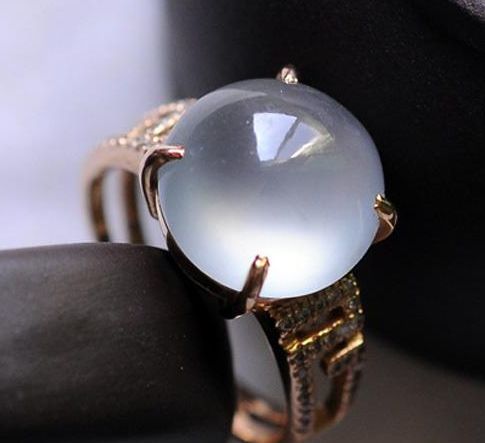 翡翠戒指寓意和款式介绍  如何选购翡翠戒指