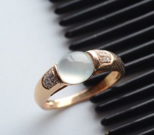 翡翠戒指镶嵌款式有哪些 受欢迎的原因